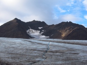 A view across Midtre Lovénbreen towards a tributary that once fed into it.
